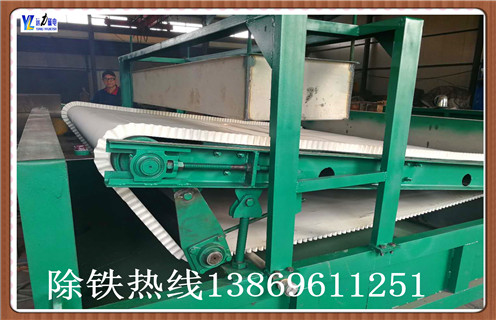 CT蜜桃国产乱码精品一区二区三区 强91蜜桃国产成人精品区在线观看 磁选机 干选磁选滚筒6018,好用的永磁筒式磁选机,91蜜桃国产凸凸在线观看生产的永磁筒式磁选机适用于冶金矿山,矿山加工等企事业单位和个人用户,用于选择磁性矿物微粒,或者去除非磁性矿物混合磁性矿物. 　　1.永磁体筒式磁选机的表面磁场强度远高于普通永磁体磁选机的表面磁场强度.易于操作,管理和维护,并且在各种磁选机中使用时具有明显的节能和省电性能.永磁筒式磁选机的磁筒可以配备三种槽,即半逆流槽(CTB),下游槽  (CTS)和逆流槽(CTN),以满足不同的分选要求.